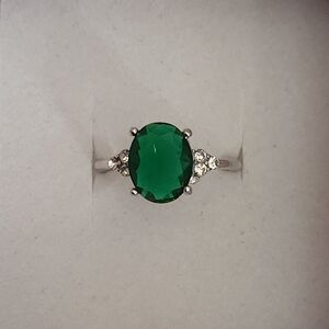 Silver Tone Ring With Oval Cut Deep Green Gemstone
